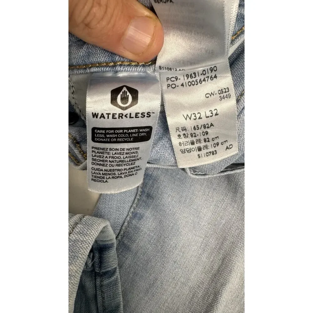 Levi’s 314 Shaping Straight Jeans Women’s W32 L32 Light Wash Stretch Denim